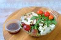 Салат с курицей рукколой и виноградом Салат с курицей рукколой и виноградом